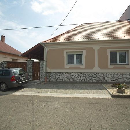 Holiday Home Podium Eger Exteriör bild
