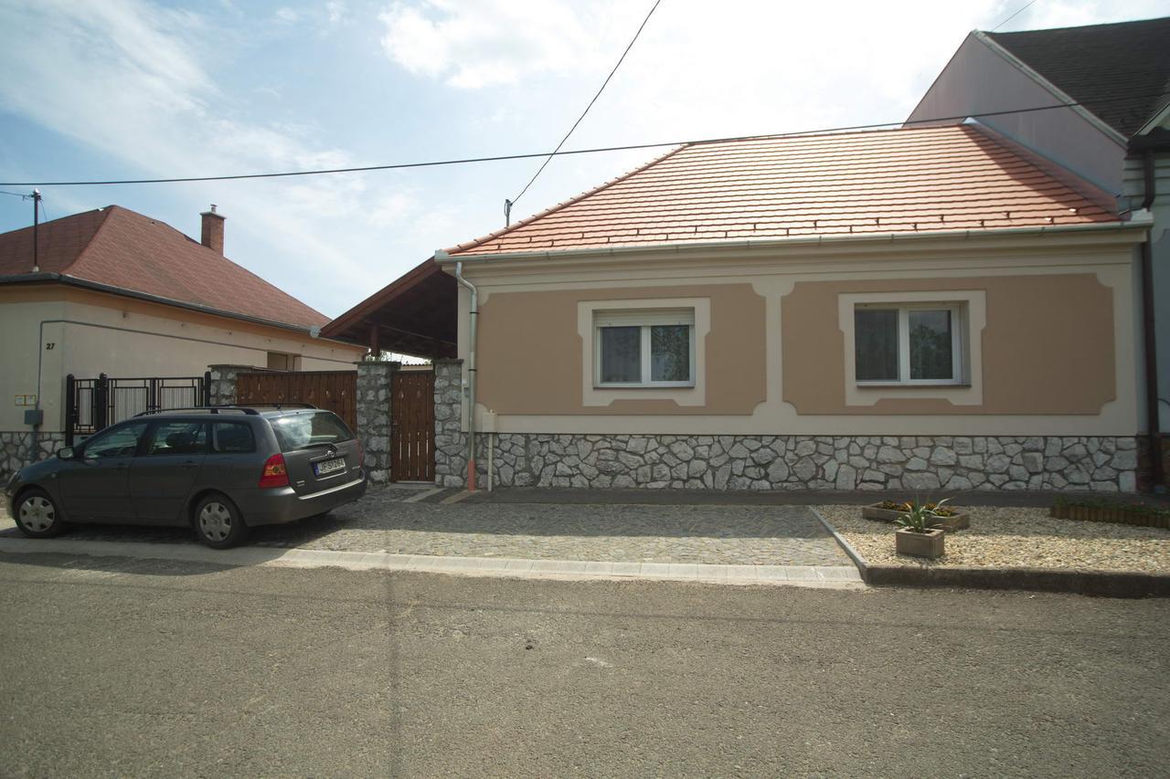 Holiday Home Podium Eger Exteriör bild