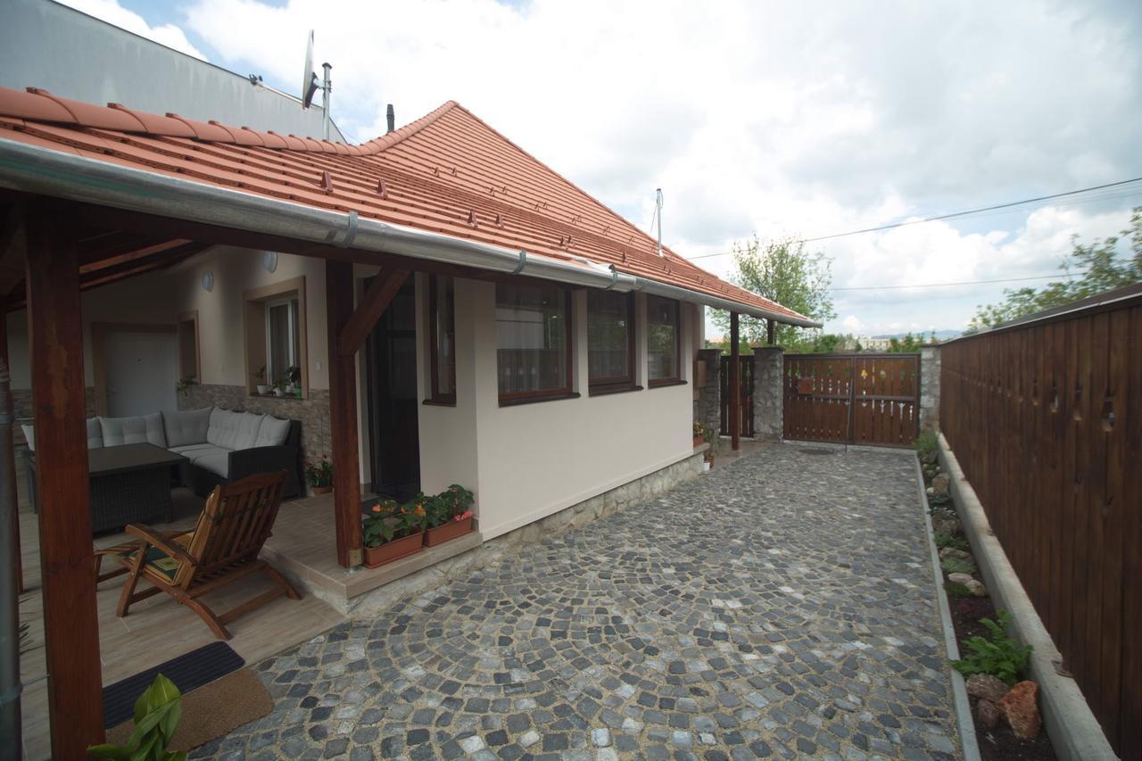 Holiday Home Podium Eger Exteriör bild