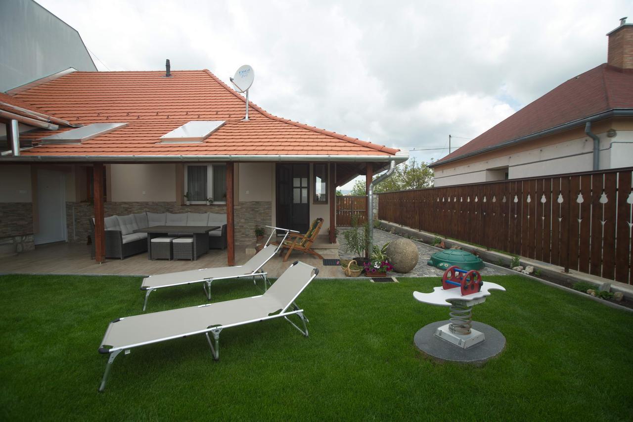 Holiday Home Podium Eger Exteriör bild